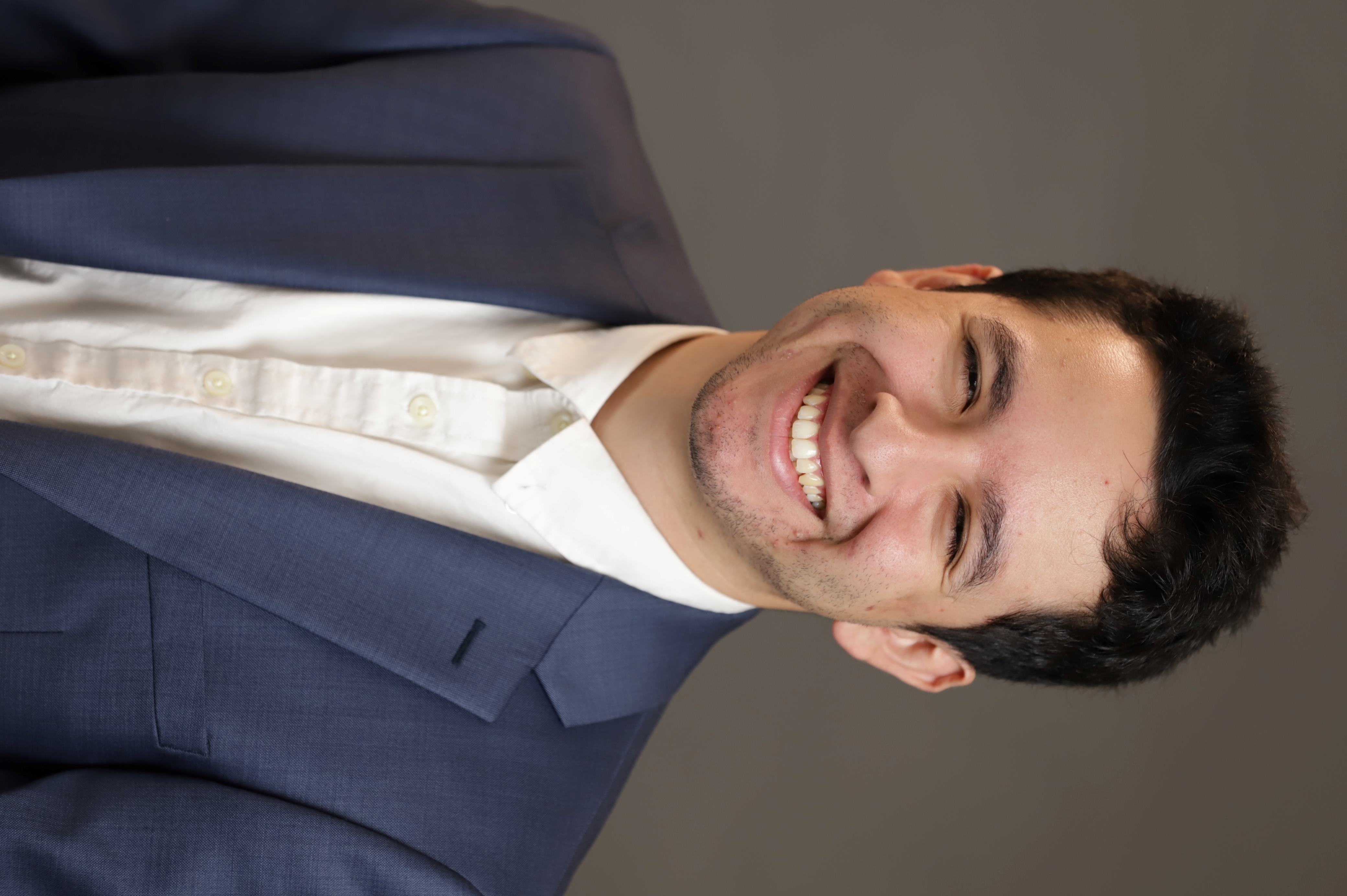 Portrait Photo of Eduardo Castillo 